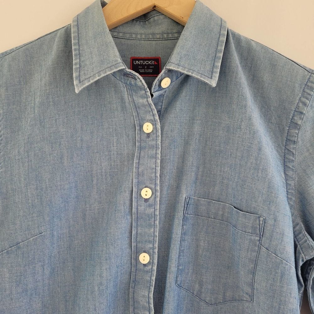 UNTUCKit Women's Light Wash Denim Chambray Button Down Shirt Size 2 (XS) - Picture 2 of 6
